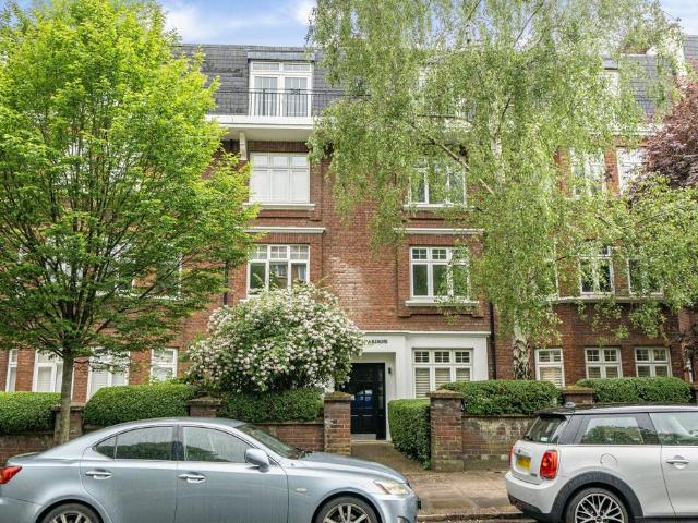Flat for sale in West Hampstead, Greater London