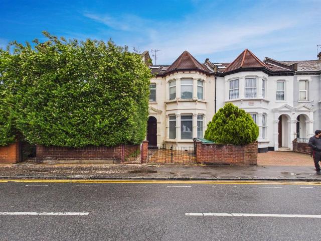 Flat for sale in Harringay, Greater London