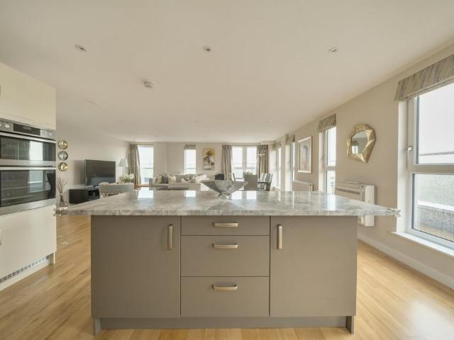 Flat for sale in London Borough of Hounslow, Greater London