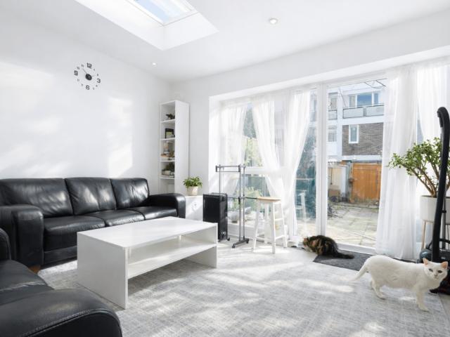 Flat for sale in Stepney, Greater London