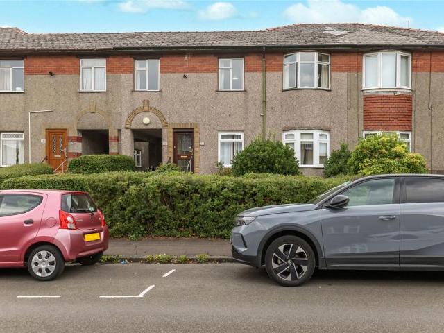 Flat for sale in Hillington, Scotland