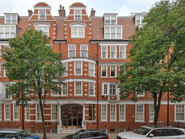 Flat for sale in Royal Borough of Kensington and Chelsea, Greater London