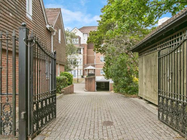 Flat for sale in Lansdowne, Springbourne