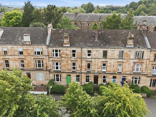 Flat for sale in Crosshill, Scotland