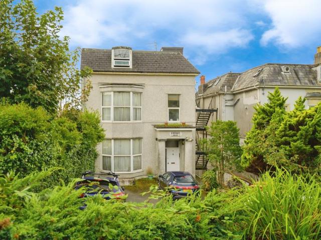 Flat for sale in Mount Wise