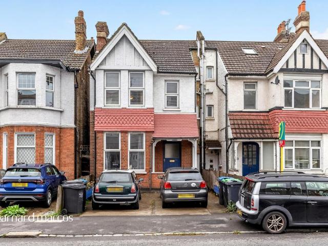 Flat for sale in London Borough of Croydon, Thornton Heath