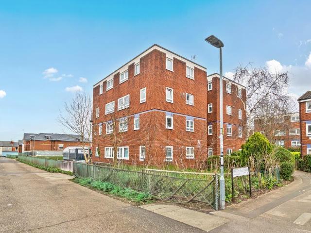 Flat for sale in Whitley, Reading
