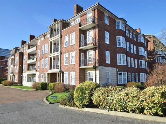 Flat for sale in Eastbourne, East Sussex