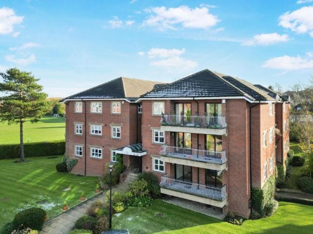 Flat for sale in Primley Park, Moortown