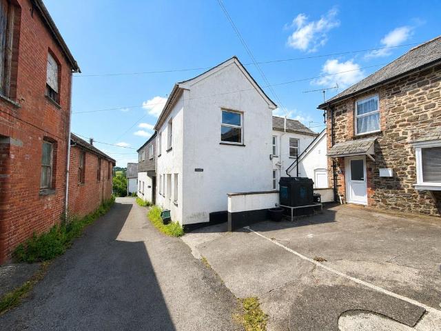 Flat for sale in Brandis Corner, Devon