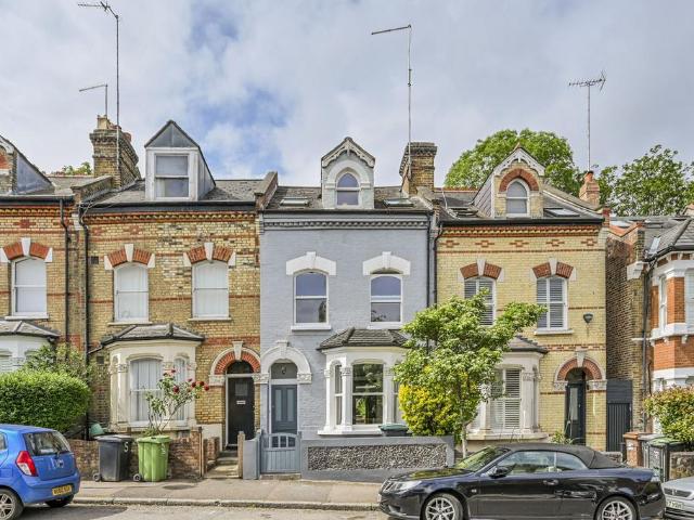 Flat for sale in Crouch End, Greater London