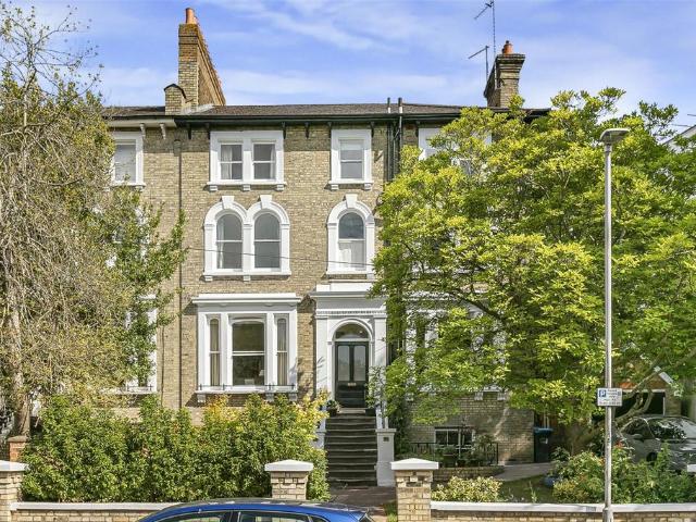 Flat for sale in Norbiton, Greater London