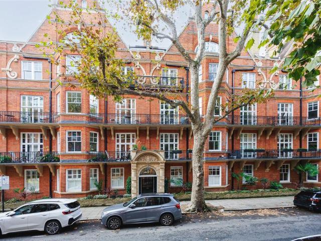 Flat for sale in Chelsea, Greater London