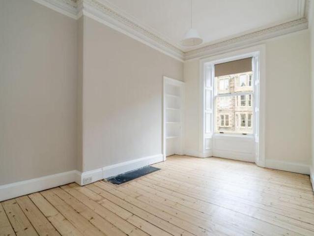 Flat for sale in Marchmont, Scotland