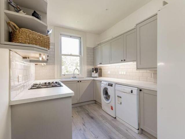 Flat for sale in Blackford, Scotland