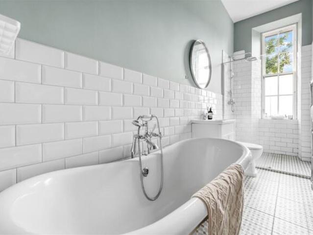 Flat for sale in Hillhead, Scotland