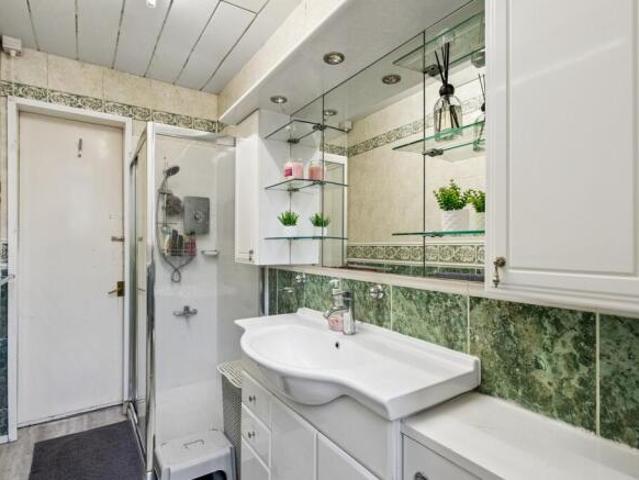 Flat for sale in Pollokshields, Scotland