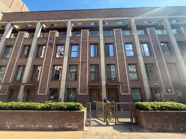 Flat for sale in Cat Hill