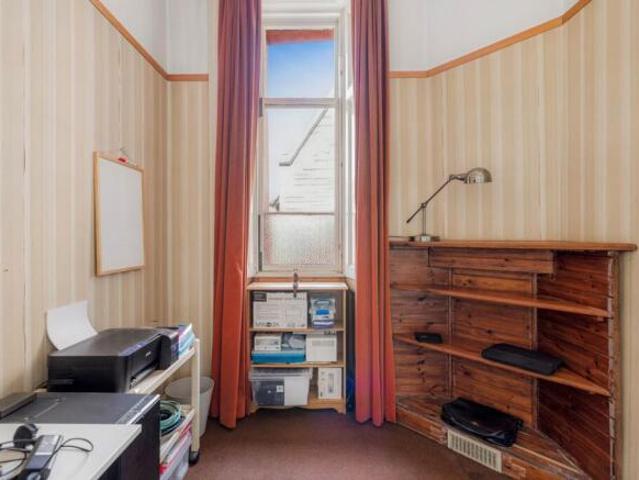 Flat for sale in Hyndland, Scotland