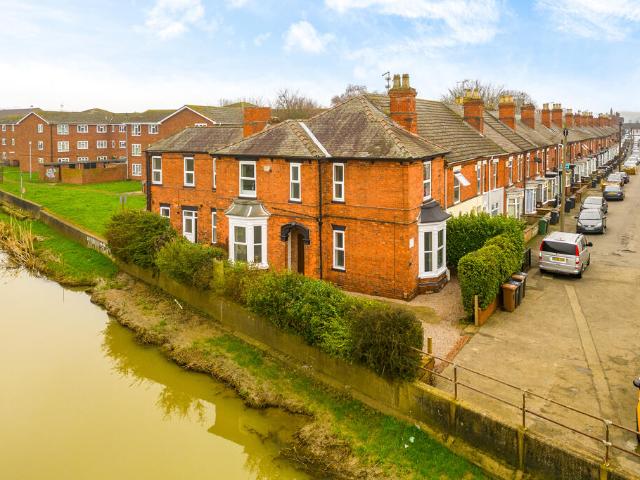 Flat for sale in Lincoln
