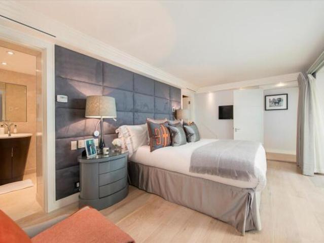 Flat for sale in Cat Hill