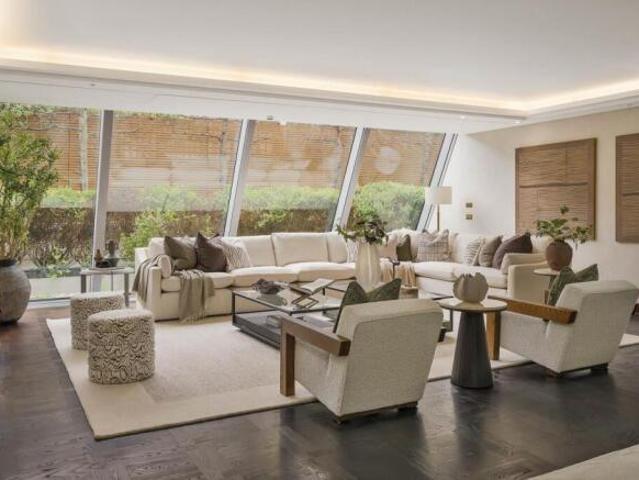 Flat for sale in Belgravia, Greater London
