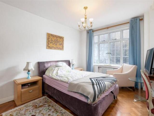 Flat for sale in Cat Hill