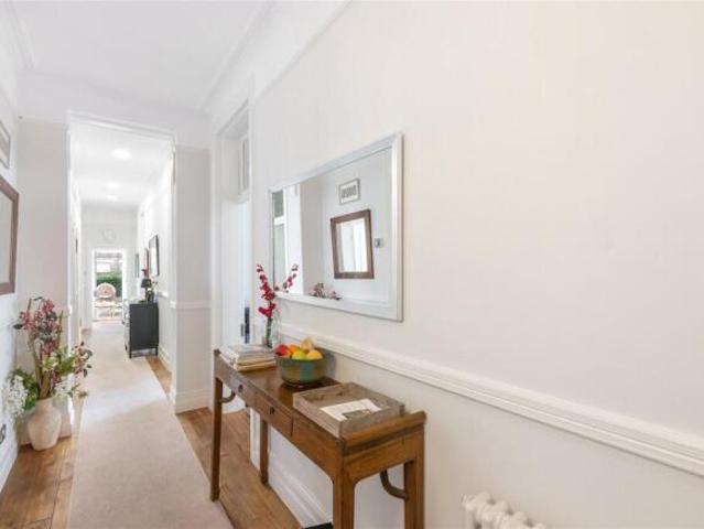 Flat for sale in Chiswick, Greater London