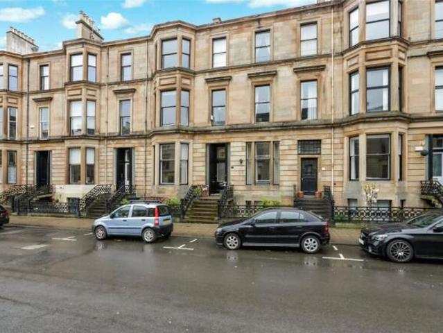 Flat for sale in Dowanhill, Scotland