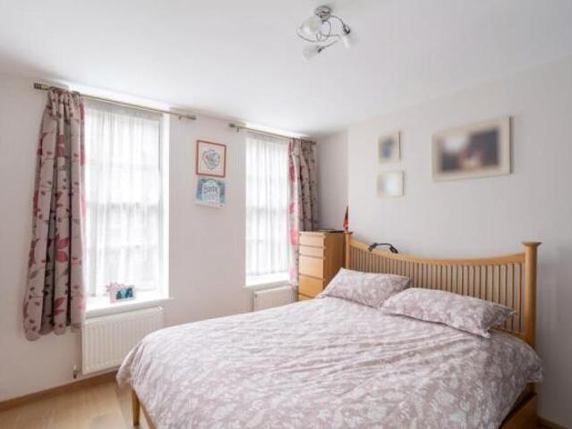 Flat for sale in Cat Hill