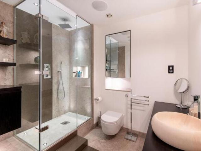 Flat for sale in Mayfair, Greater London