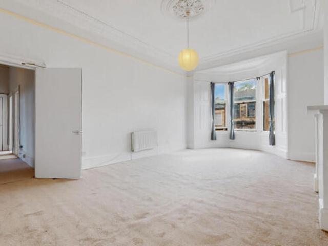 Flat for sale in Hillhead, Scotland