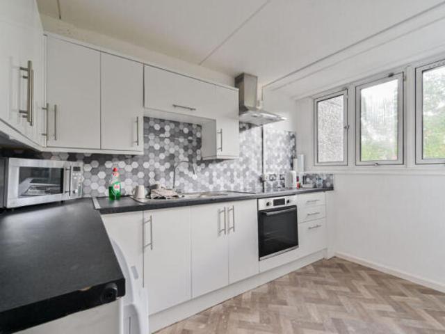 Flat for sale in Battersea, Greater London