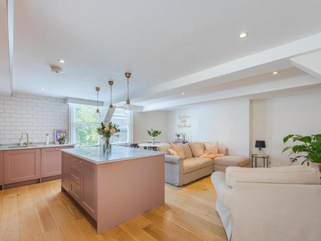 Flat for sale in Wandsworth