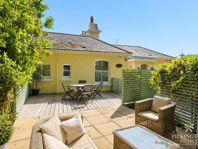 Flat for sale in Follaton, Strode
