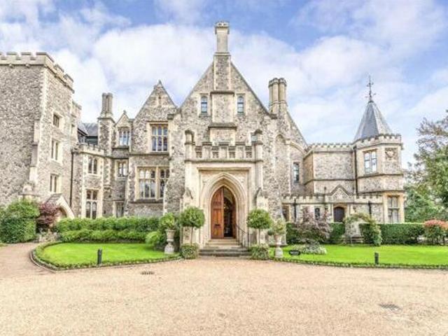House for sale in Little Stanmore, Greater London