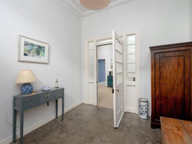 Flat for sale in Inverleith, Scotland