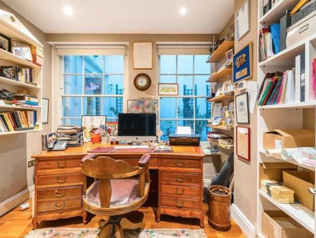 Flat for sale in Cat Hill