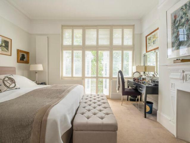 Flat for sale in Twickenham, Greater London