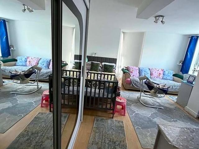 Apartment for rent in Loxford, Greater London