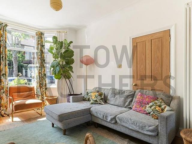 Apartment for rent in Plashet, Greater London