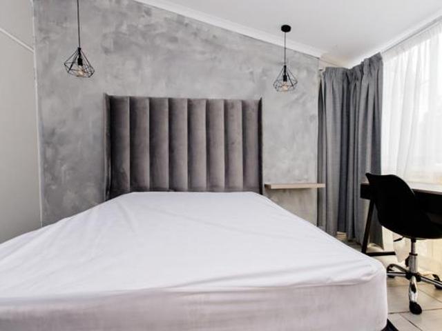 Flat for rent in Waterkloof, Gauteng