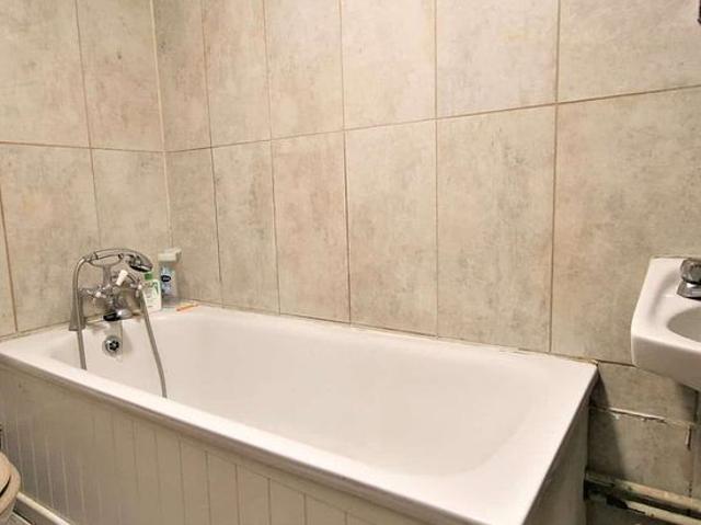 Apartment for rent in London Borough of Merton, Mitcham