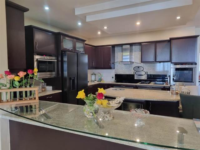 Flat for sale in Seaview, Kwazulu-natal