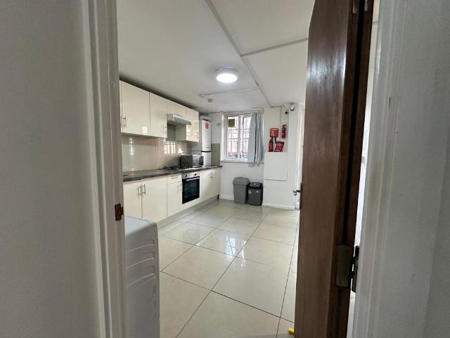 Room for rent in Kensal Town, Greater London