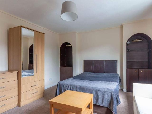 Room for rent in Pilton, Scotland