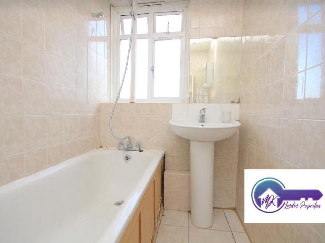 House for rent in Churchill Gardens Estate, Cat Hill