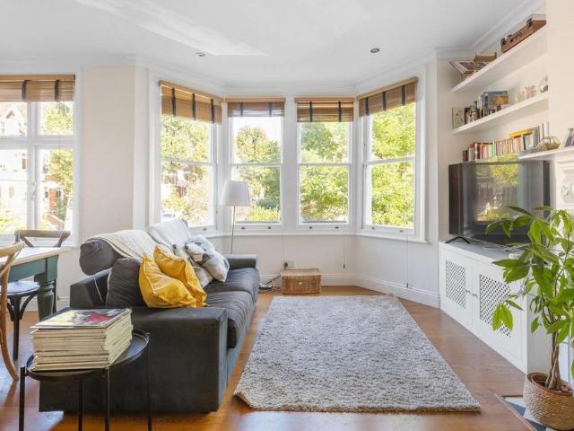 Apartment for rent in North Kensington, Greater London