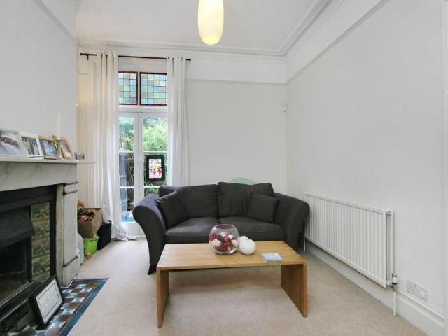 Apartment for rent in Crouch End, Isle Of Man