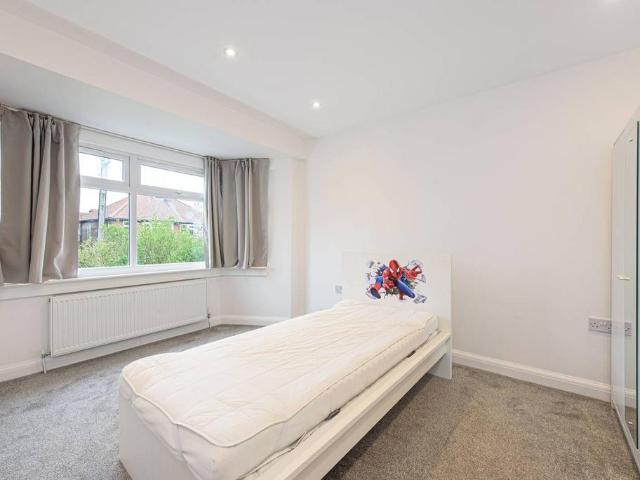 Flat for rent in Brent Cross, Isle Of Man